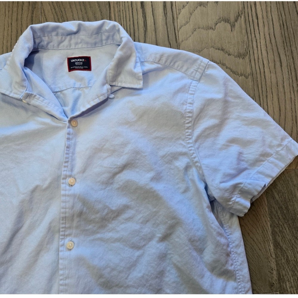 UNTUCKit Hughes Light Blue Short Sleeve Button Down Shirt Mens Medium 41804